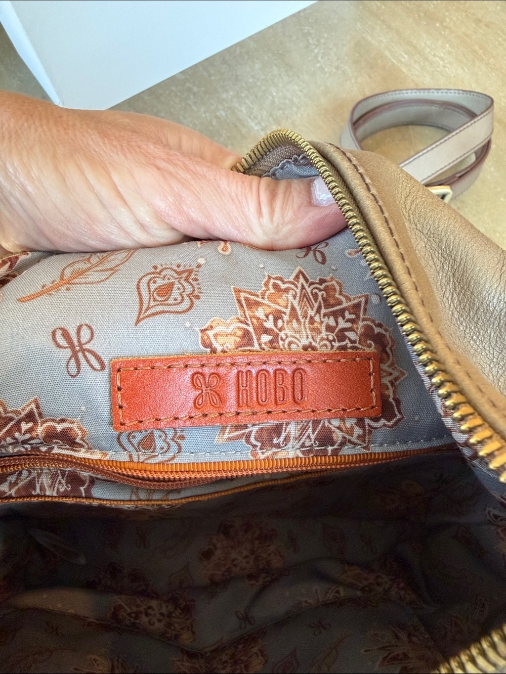Hobo Women's Leather Crossbody Shoulder Bag - Taupe - Picture 4 of 8